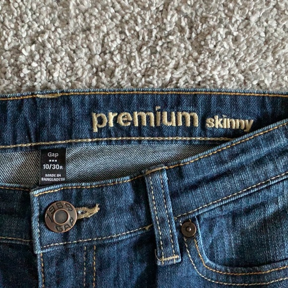 Gap Jeans - Picture 2 of 3